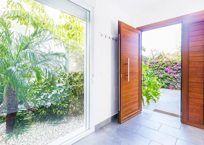 In * كونيل ذي لا فرونتيرا